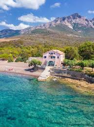 Maison au bord de la mer